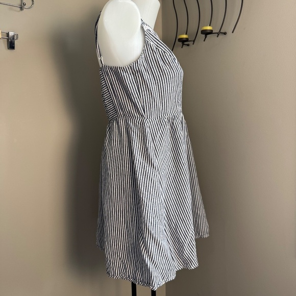 Old Navy Sleeveless High Neck Striped Summer Dress M Beach Boardwalk Festival - Picture 3 of 16